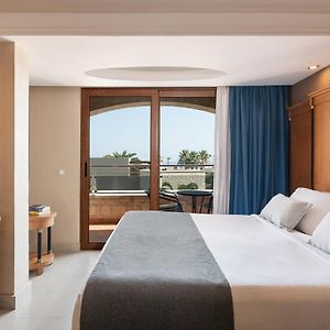 Zimmer mit Kingsize-Bett